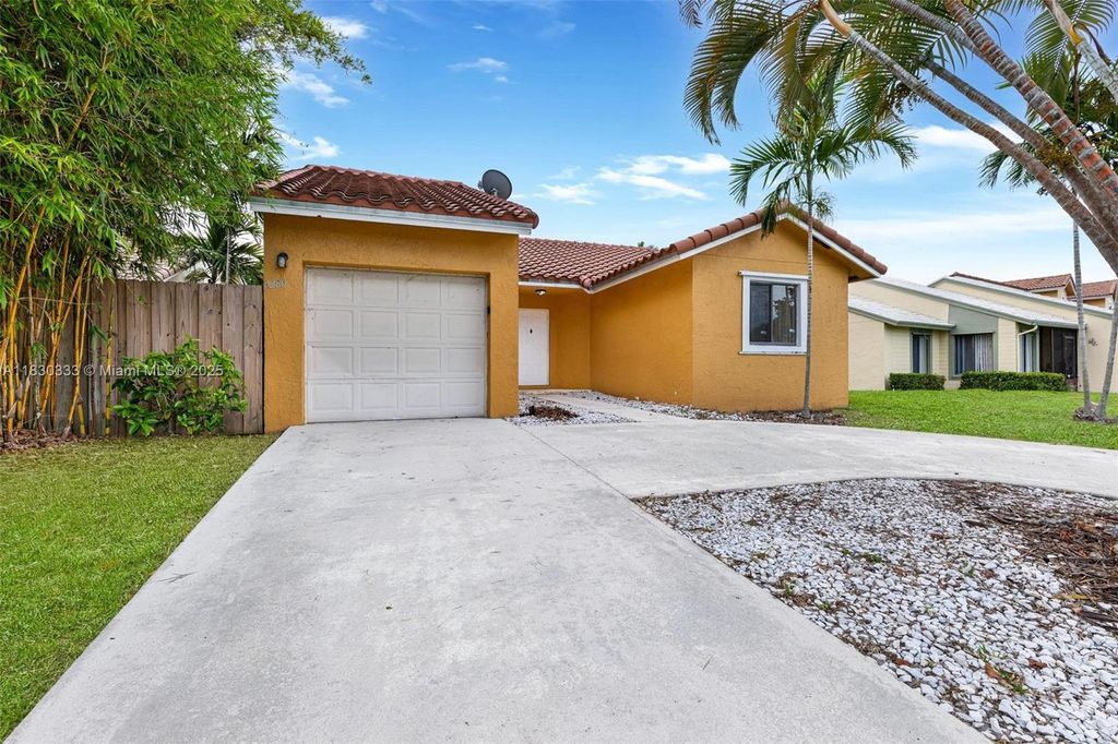 Photo of 6280 Country Fair Cir, Boynton Beach, FL 33437 (MLS # A11830333)