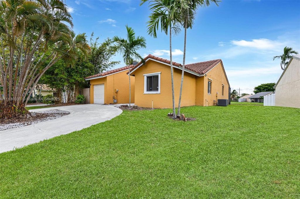 Photo of 6280 Country Fair Cir, Boynton Beach, FL 33437 (MLS # A11830333)