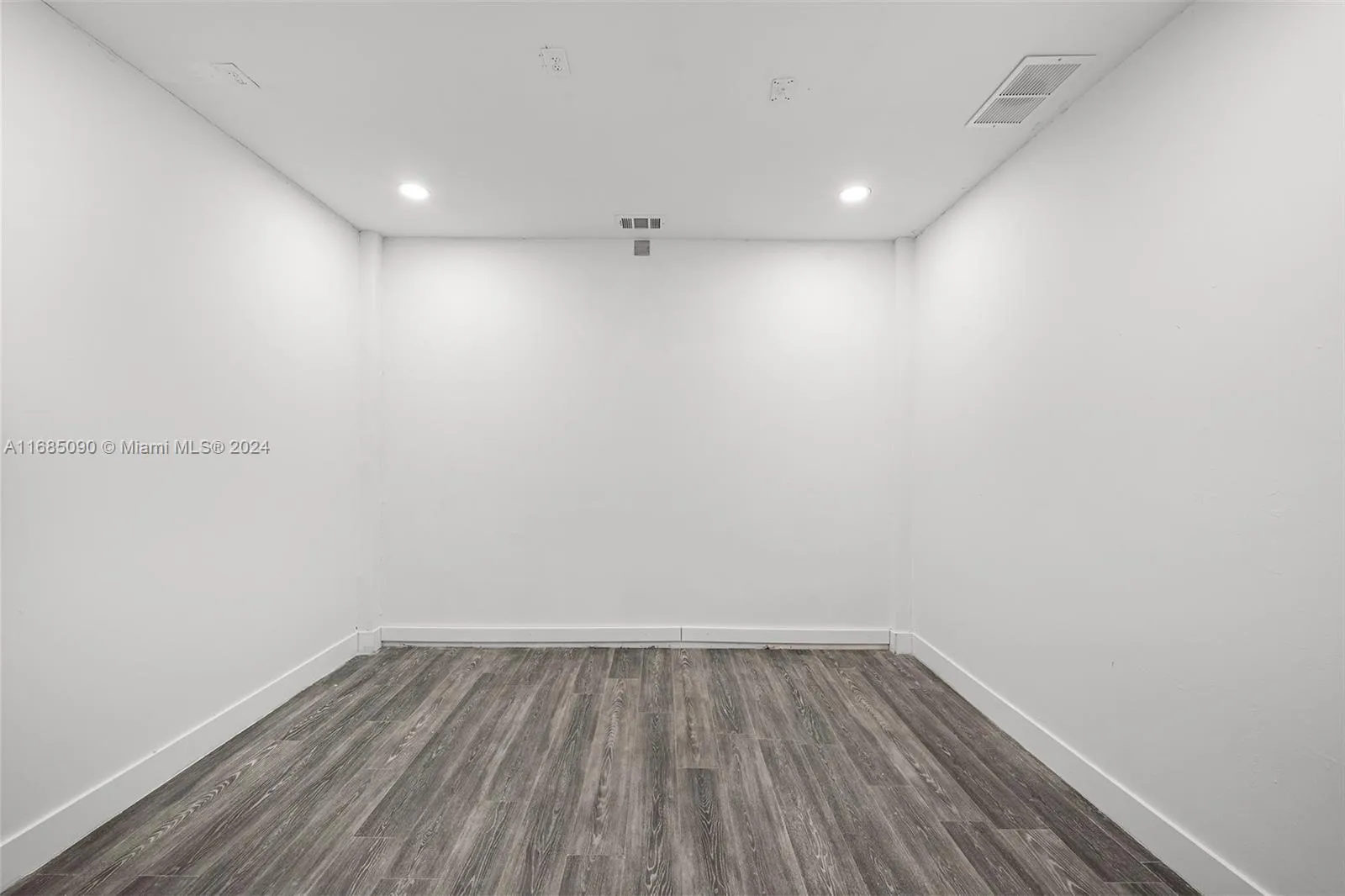 Miami, Florida 33186, United States, ,Residential,Pending,35778