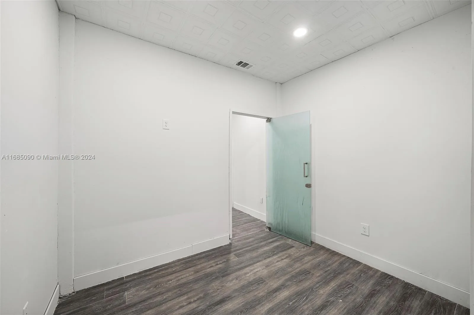 Miami, Florida 33186, United States, ,Residential,Pending,35778