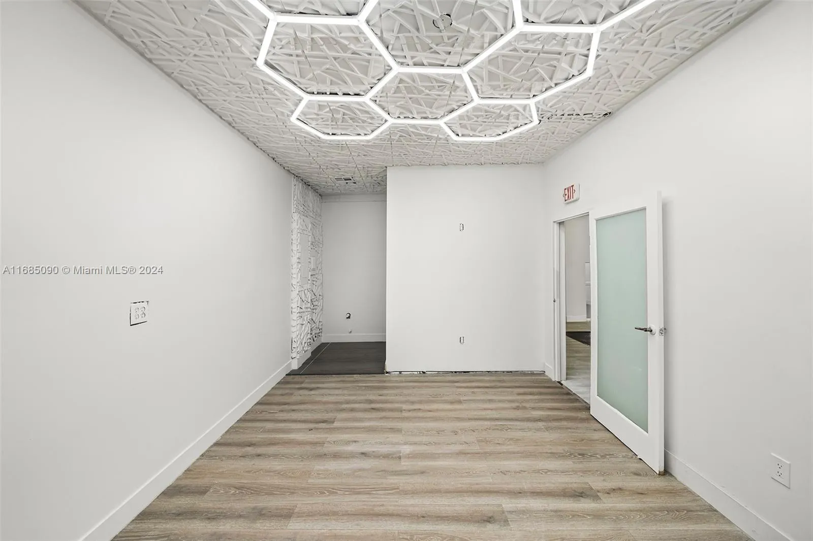 Miami, Florida 33186, United States, ,Residential,Pending,35778