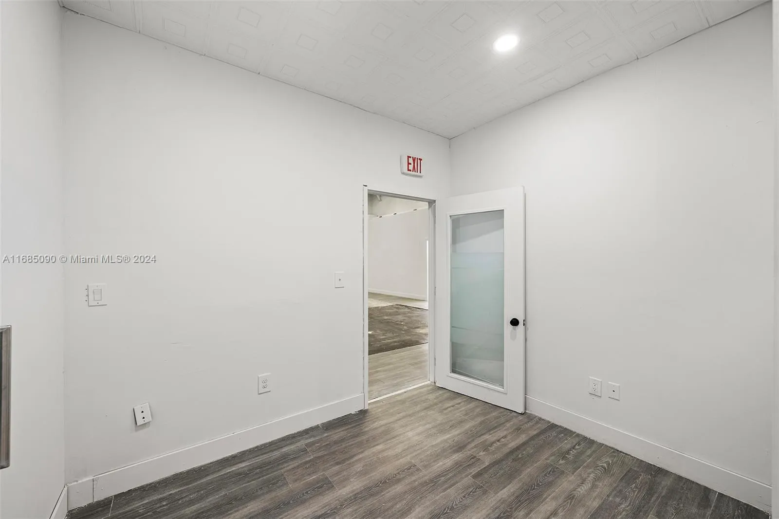 Miami, Florida 33186, United States, ,Residential,Pending,35778