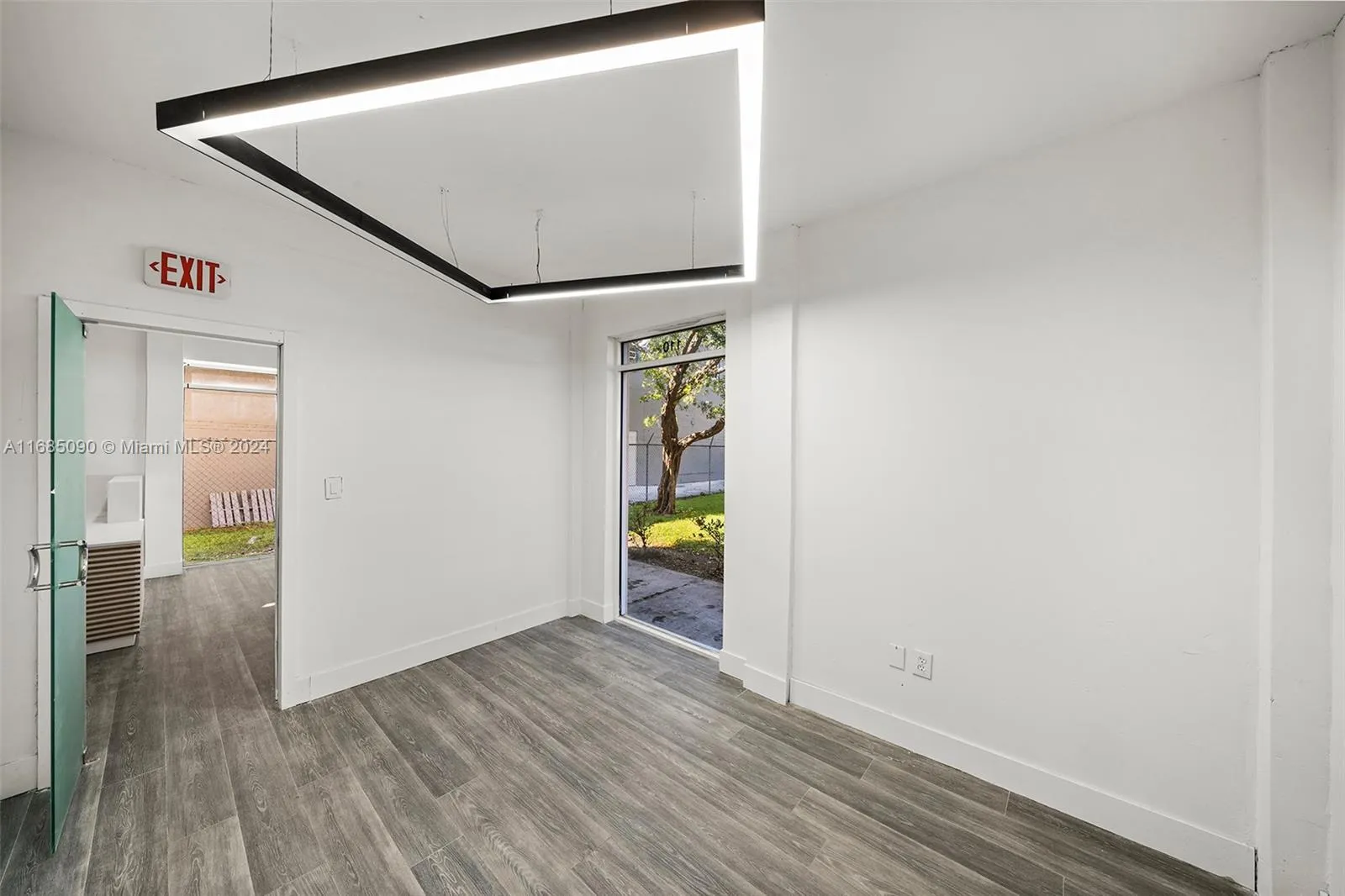 Miami, Florida 33186, United States, ,Residential,Pending,35778