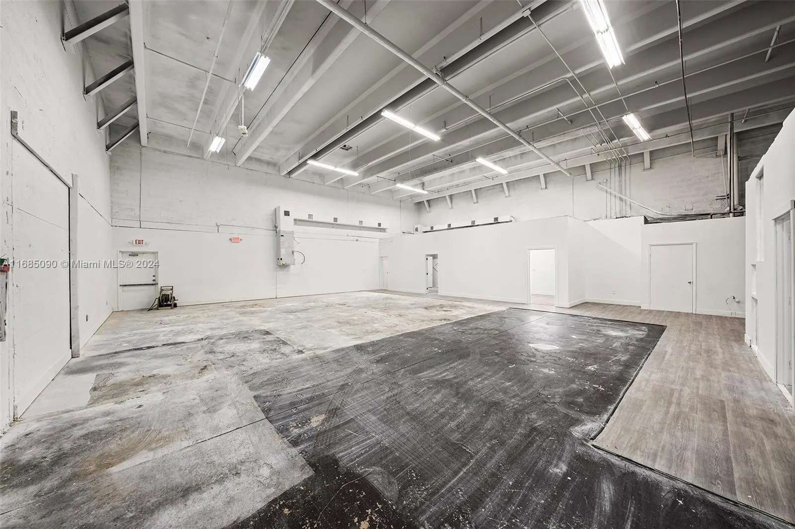 Miami, Florida 33186, United States, ,Residential,Pending,35778