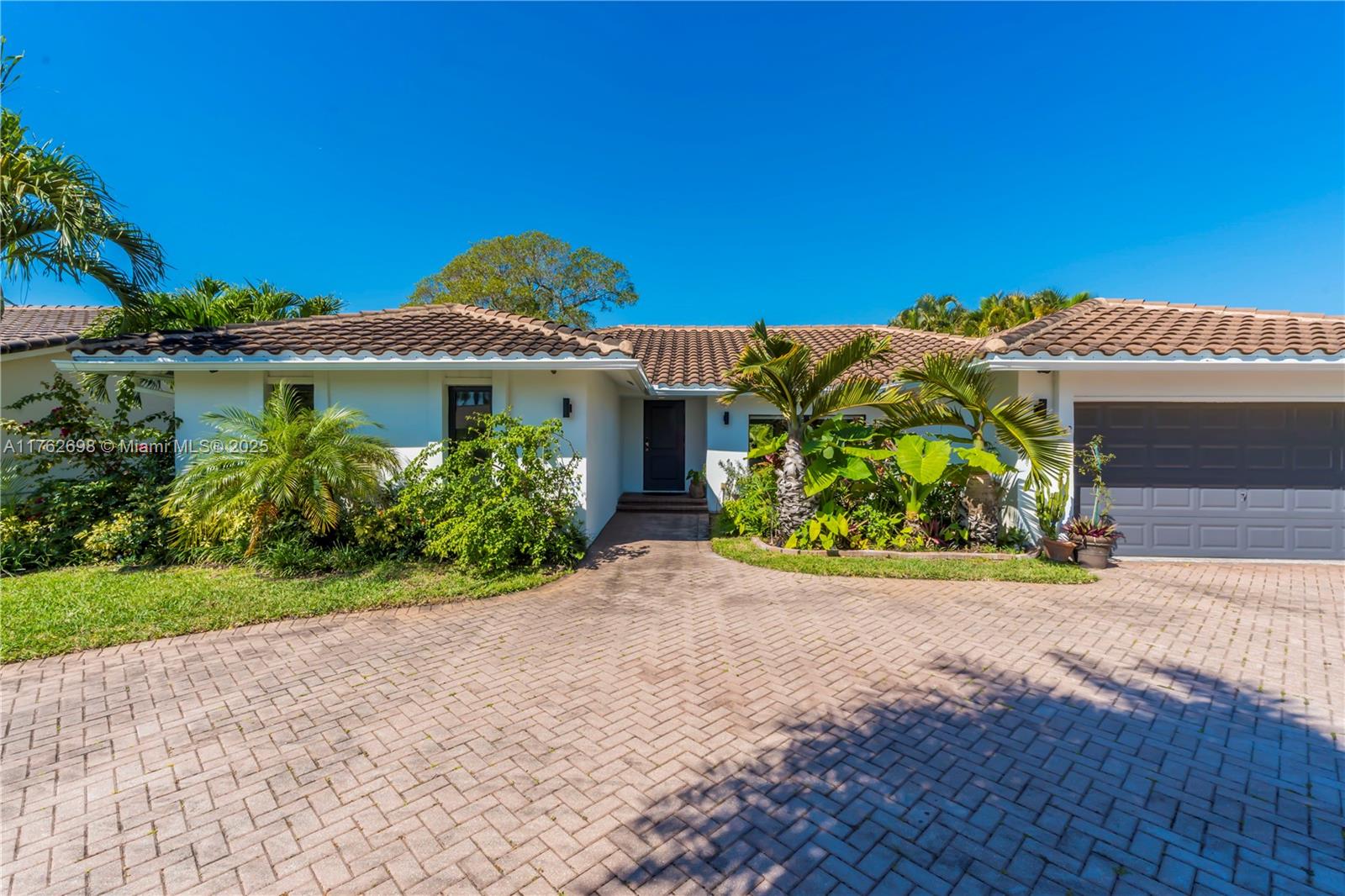Rental Property at 672 Nw 100th Way 672, Coral Springs, Broward County, Florida - Bedrooms: 4 
Bathrooms: 2  - $5,800 MO.