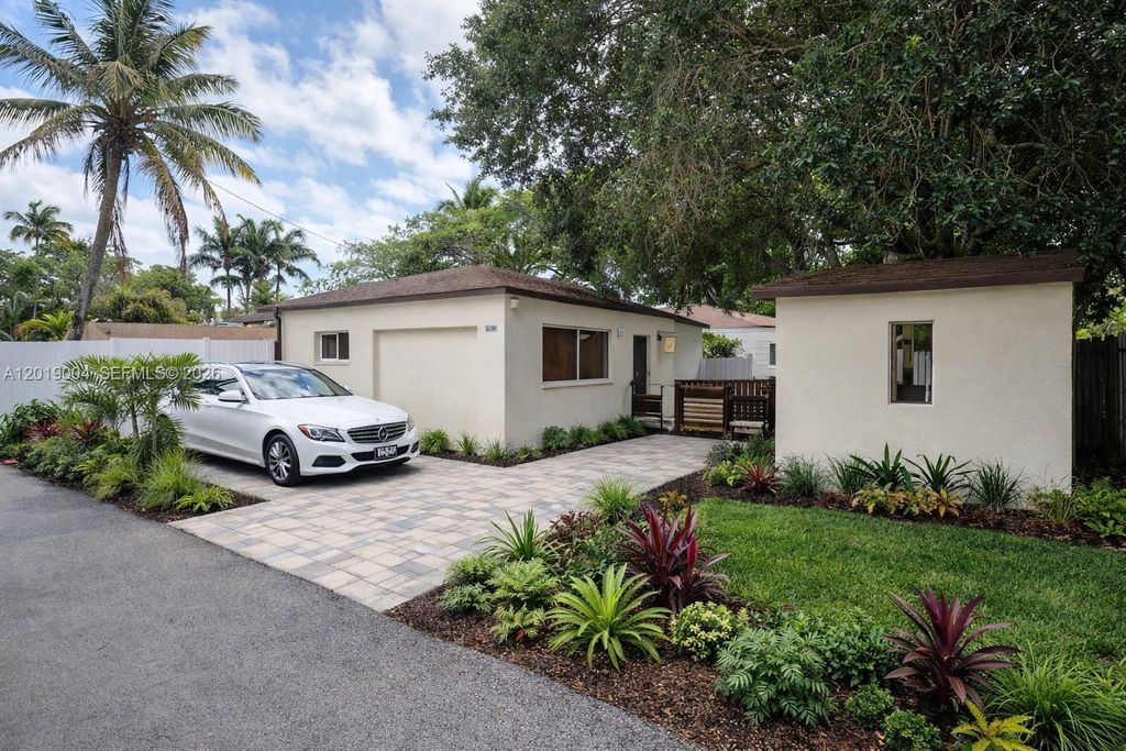 Photo of 2619 Arthur St #3, Hollywood, FL 33020 (MLS # A12019004)