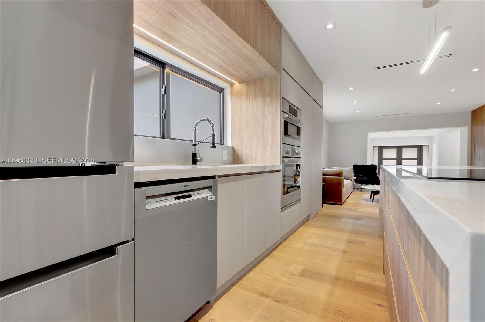 ALTOS DEL MAR NO 4 - Residential