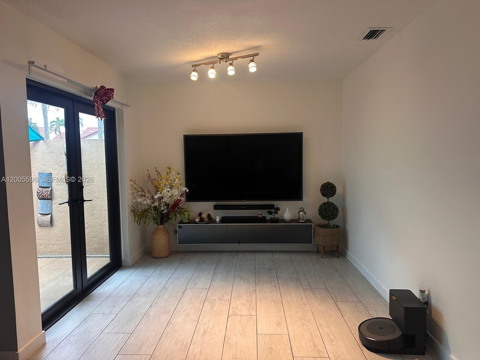 THE MOORS TOWNHOUSES - Residential