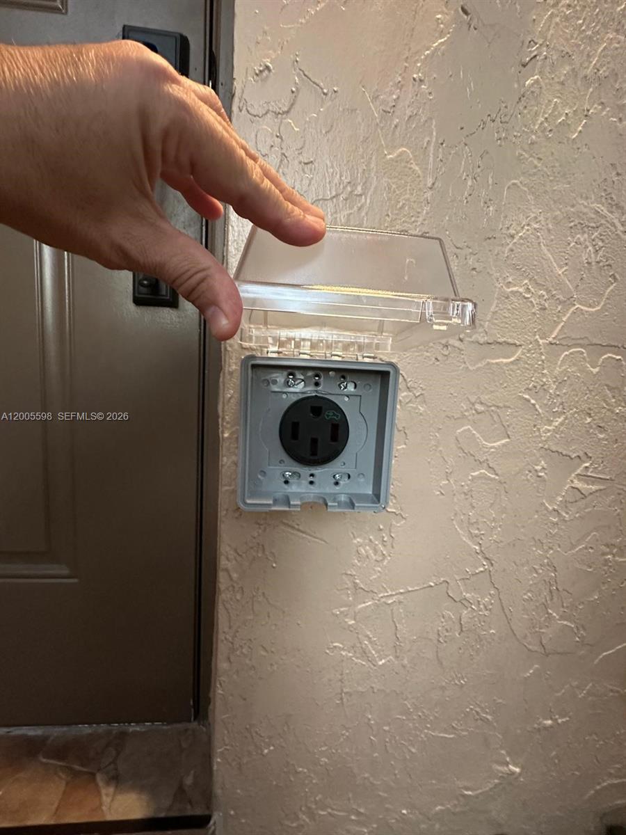 THE MOORS TOWNHOUSES - Residential