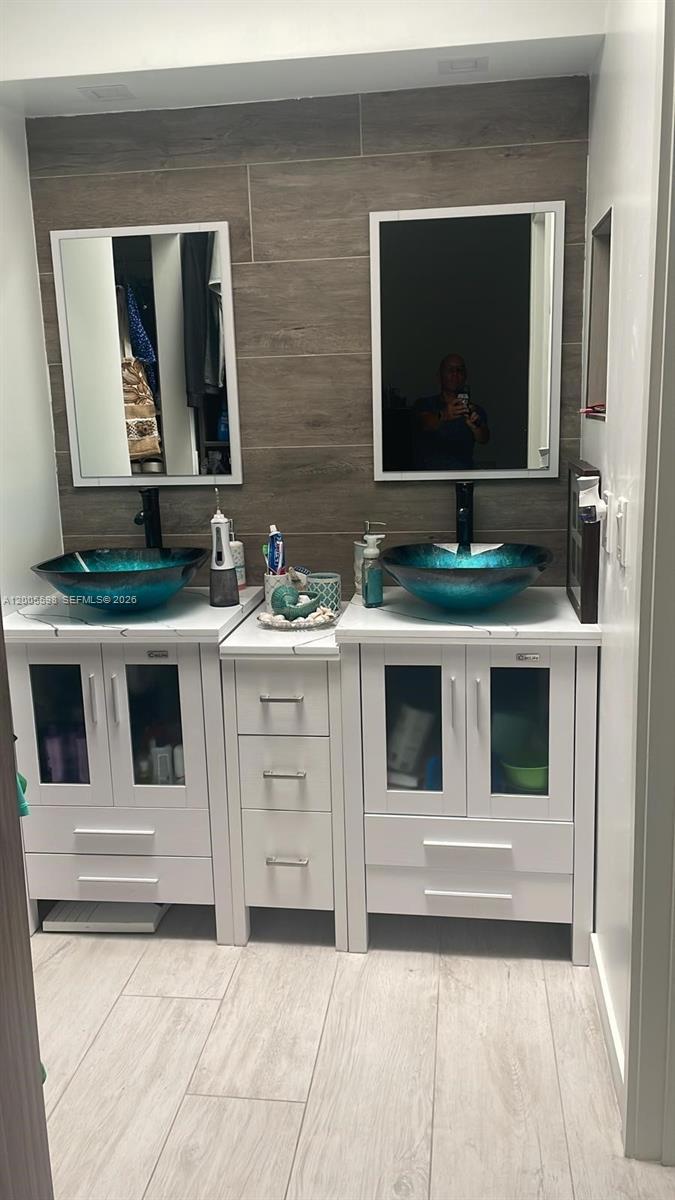 THE MOORS TOWNHOUSES - Residential