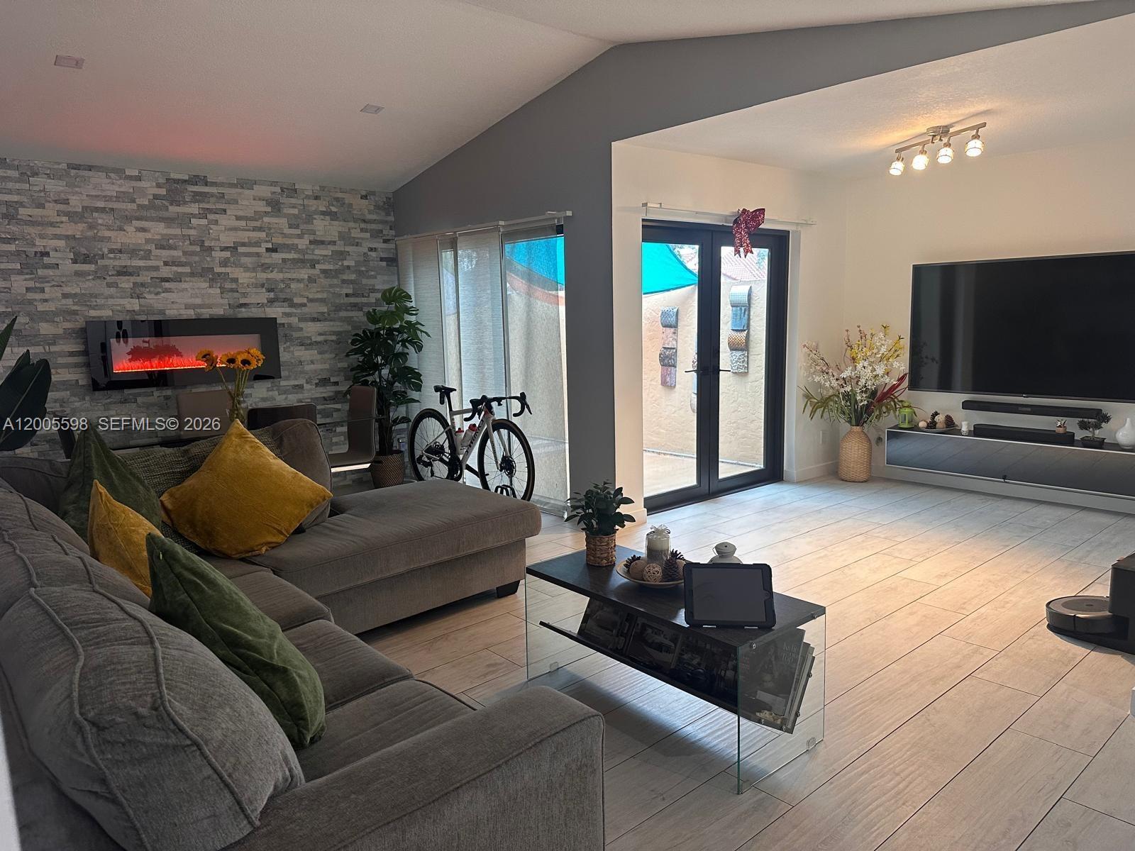 THE MOORS TOWNHOUSES - Residential