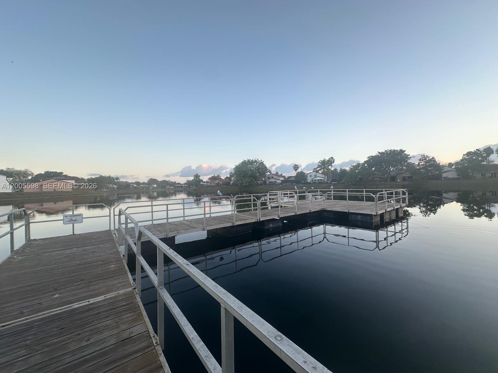 THE MOORS TOWNHOUSES - Residential