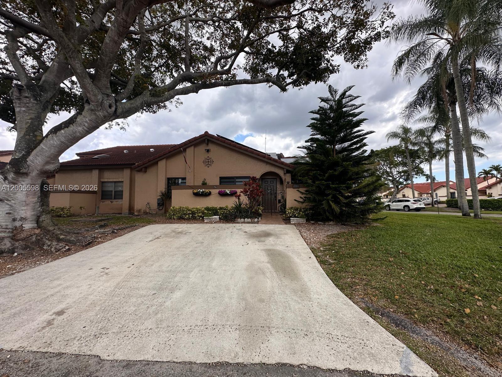 THE MOORS TOWNHOUSES - Residential