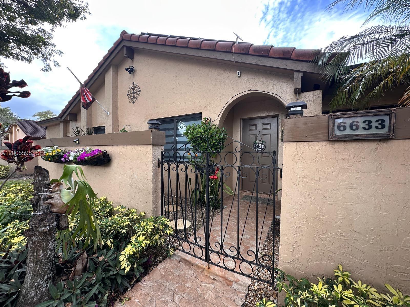 THE MOORS TOWNHOUSES - Residential