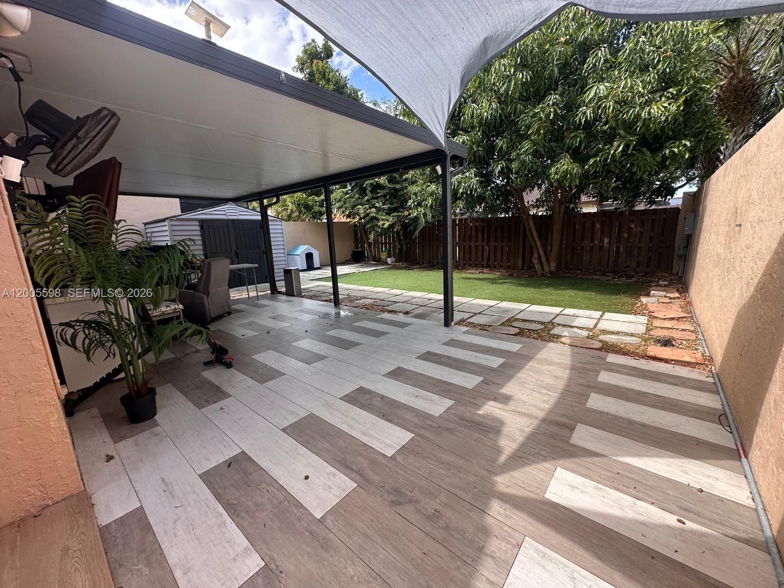 THE MOORS TOWNHOUSES - Residential