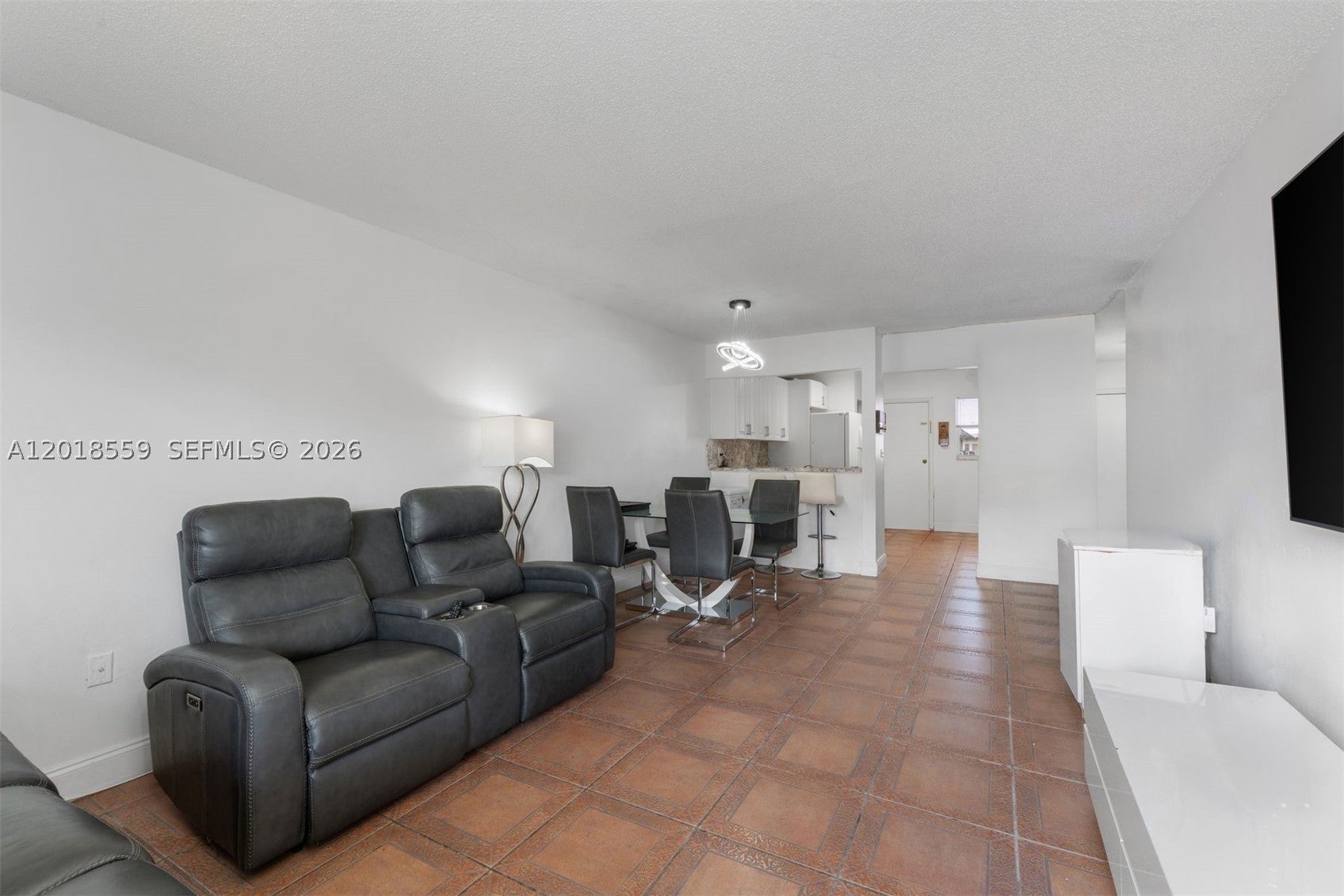 1950 W 54th St 406