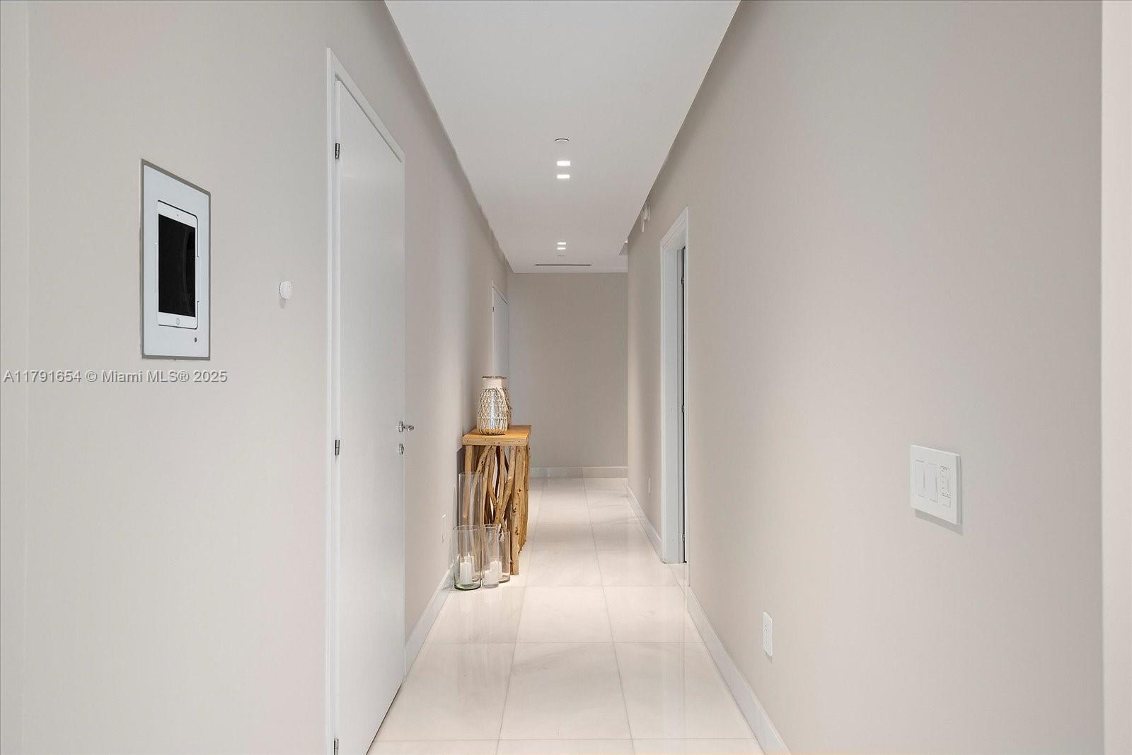 View photos, virtual tours, details... 300 S Biscayne Blvd PH-3902