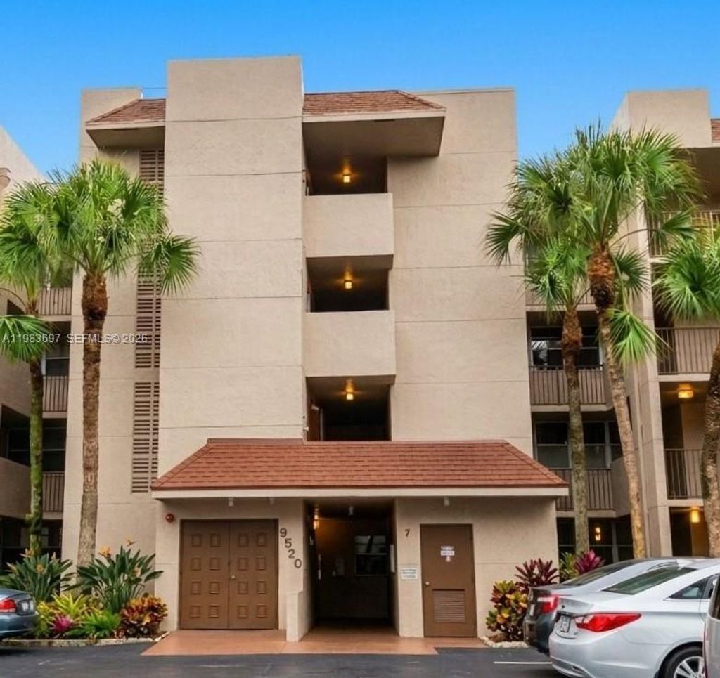 Photo of 9520 Seagrape Dr #303, Davie, FL 33324 (MLS # A11983697)