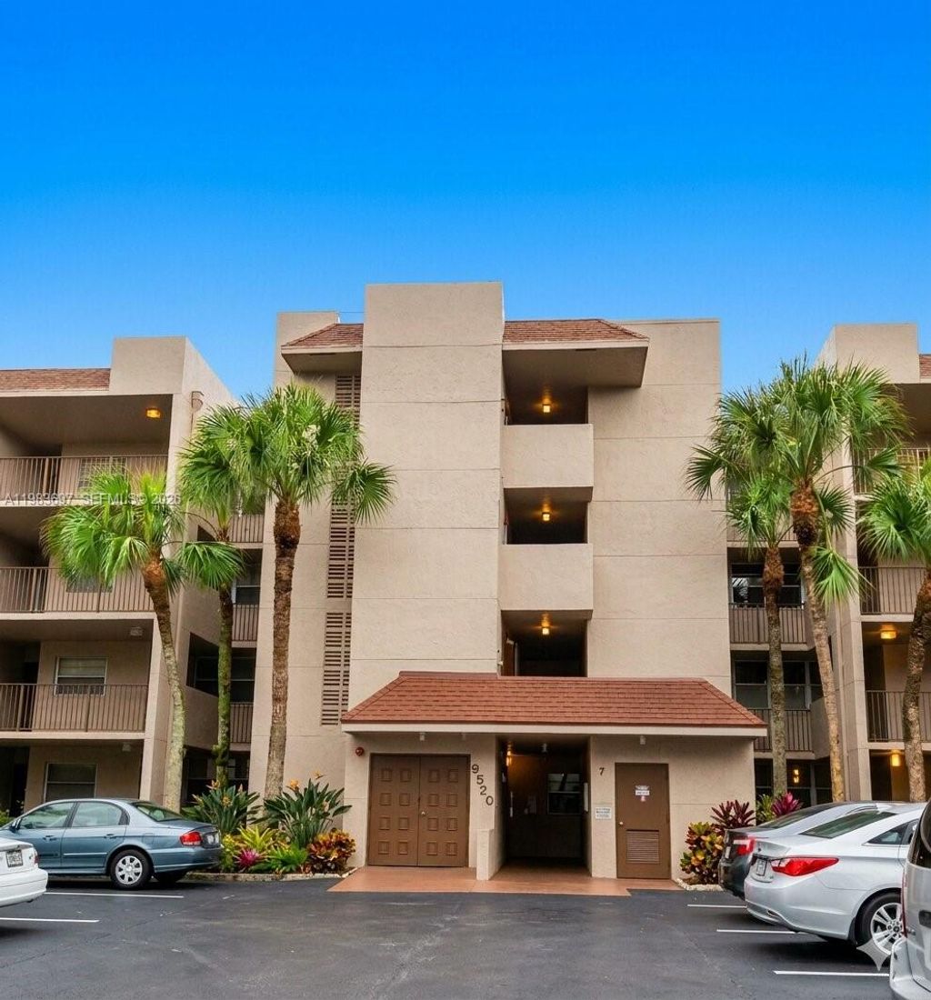 Photo of 9520 Seagrape Dr #303, Davie, FL 33324 (MLS # A11983697)