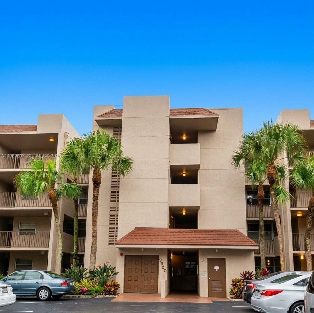 Photo of 9520 Seagrape Dr #303, Davie, FL 33324 (MLS # A11983697)