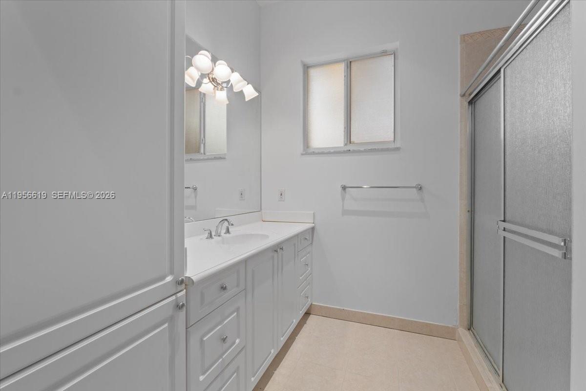 EIGHTH ADDN TO ROYAL OAKS - Residential