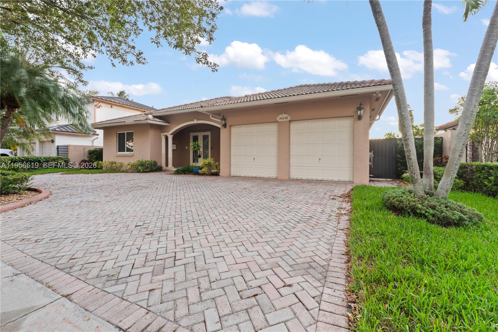EIGHTH ADDN TO ROYAL OAKS - Residential