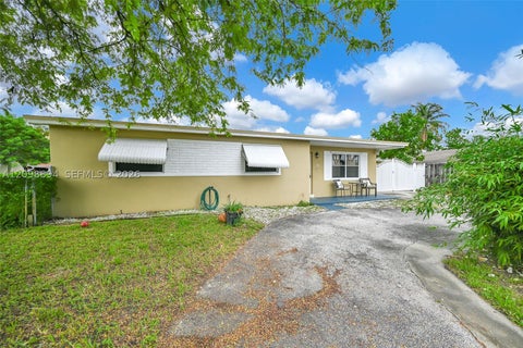 Photo of 230 N 67th Ave, Hollywood, FL 33024 (MLS # A12098894)