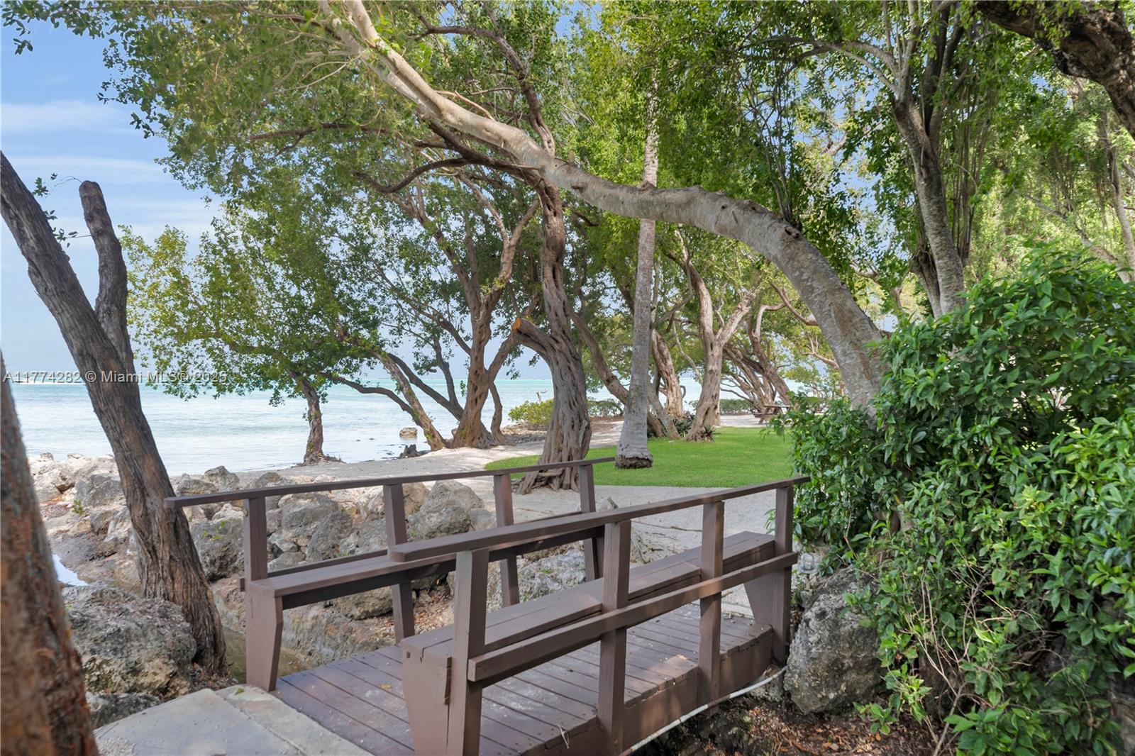 BUTTONWOOD BAY CLUB CONDO - Residential