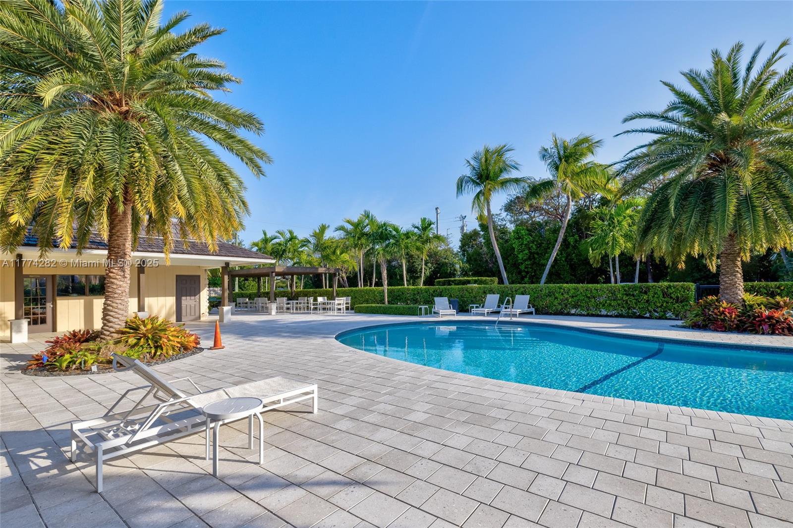 BUTTONWOOD BAY CLUB CONDO - Residential