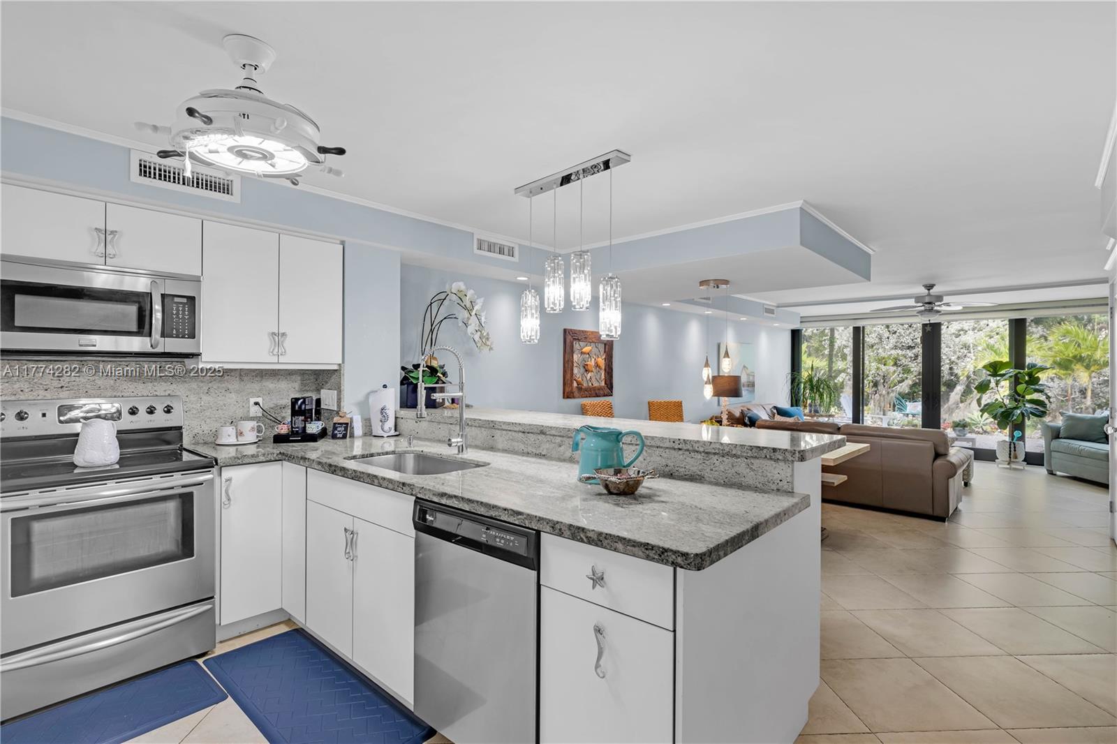 BUTTONWOOD BAY CLUB CONDO - Residential