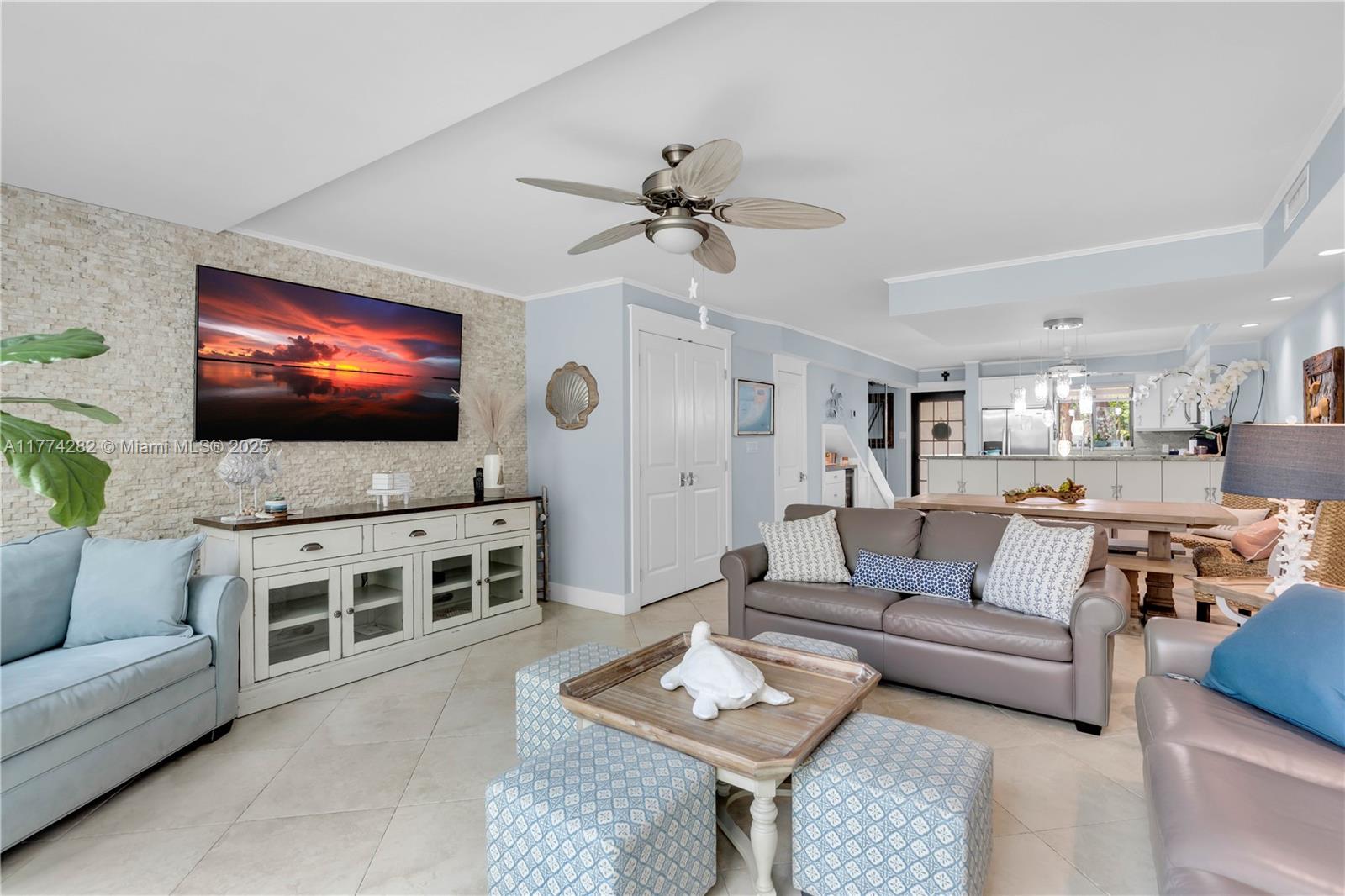 BUTTONWOOD BAY CLUB CONDO - Residential
