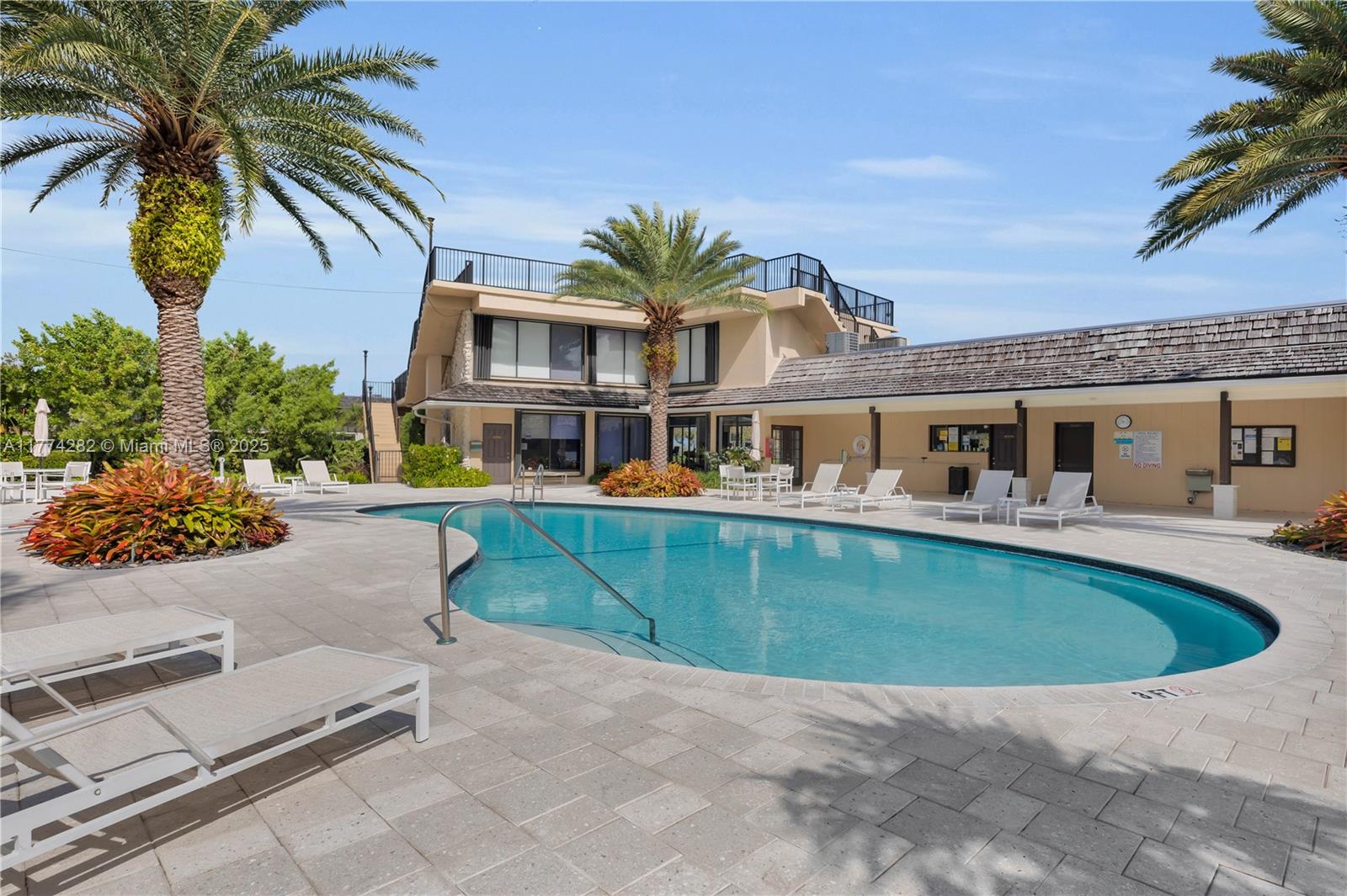 BUTTONWOOD BAY CLUB CONDO - Residential