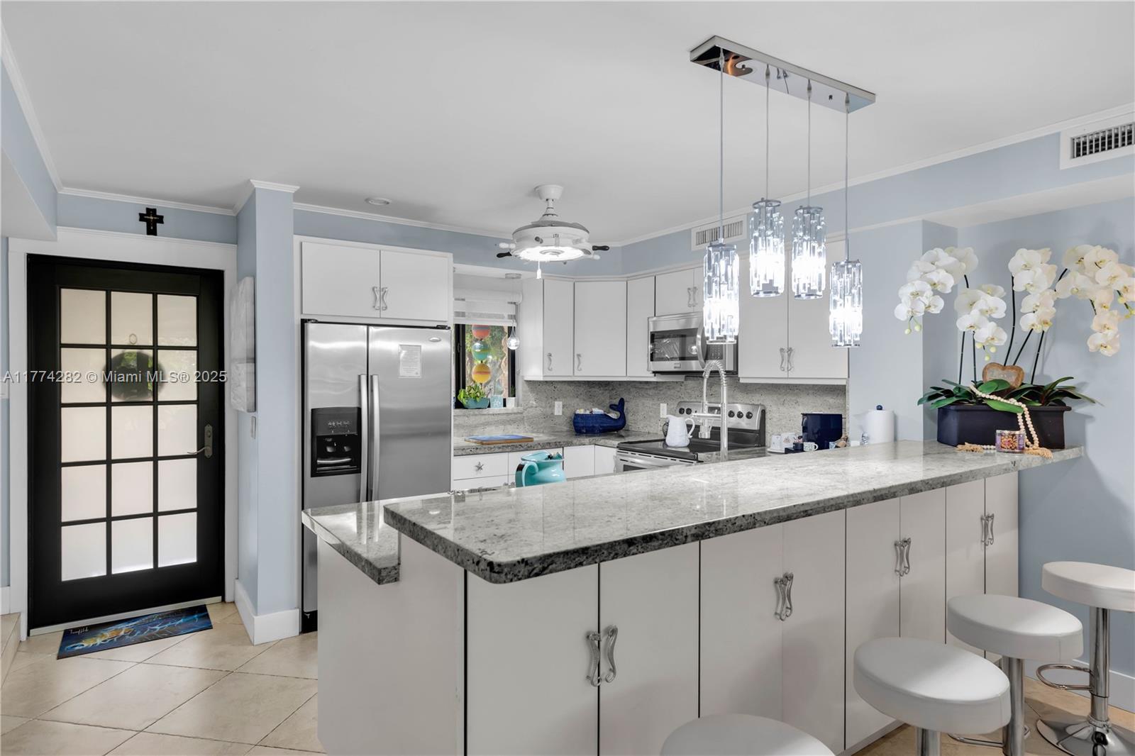 BUTTONWOOD BAY CLUB CONDO - Residential