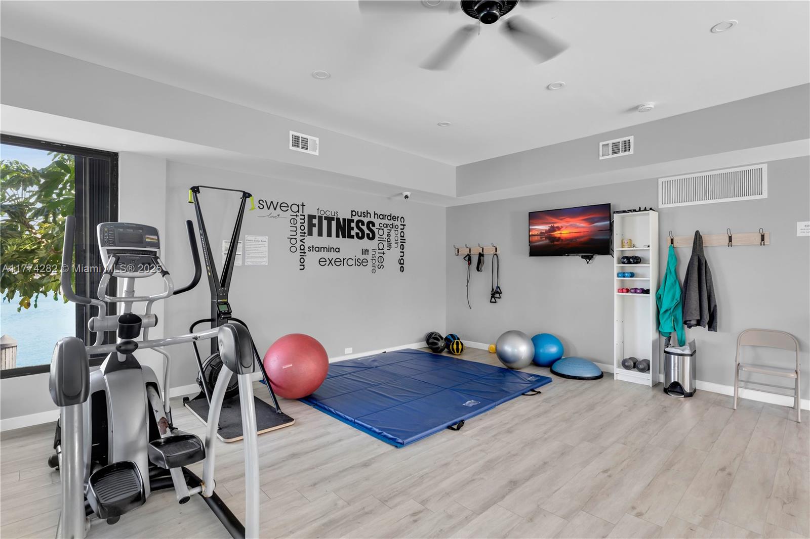 BUTTONWOOD BAY CLUB CONDO - Residential