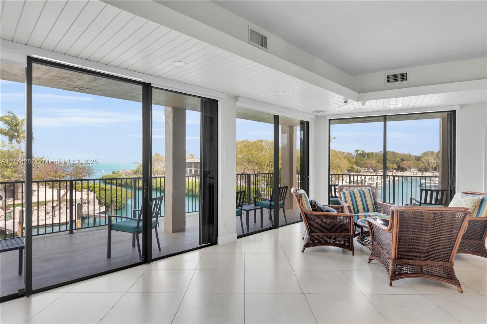 BUTTONWOOD BAY CLUB CONDO - Residential