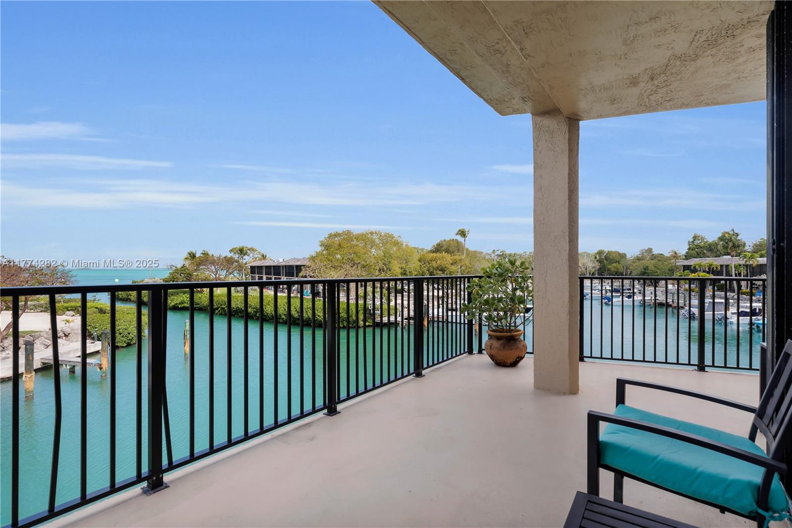 BUTTONWOOD BAY CLUB CONDO - Residential