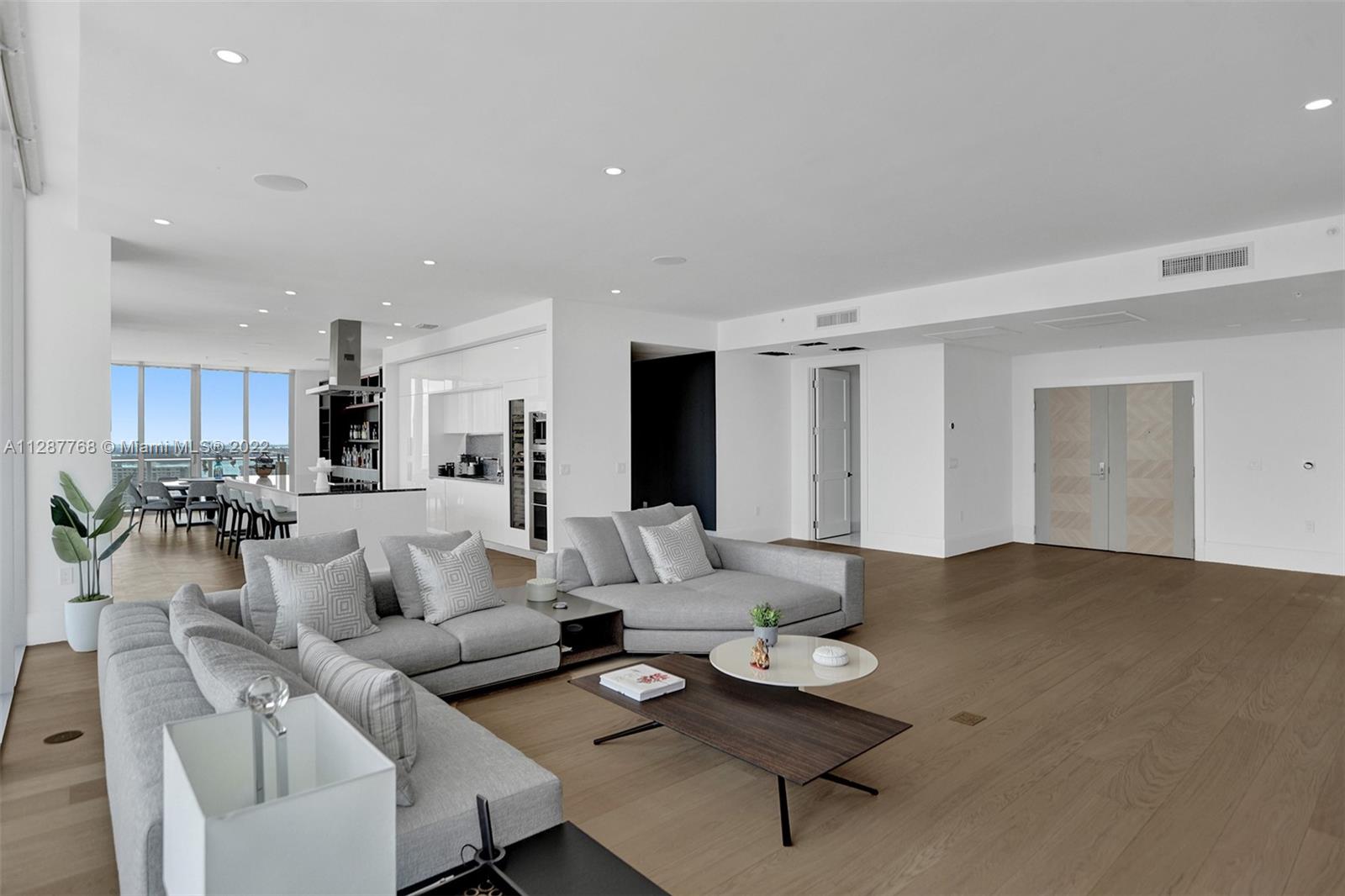 PARQUE TOWERS CONDO - Residential