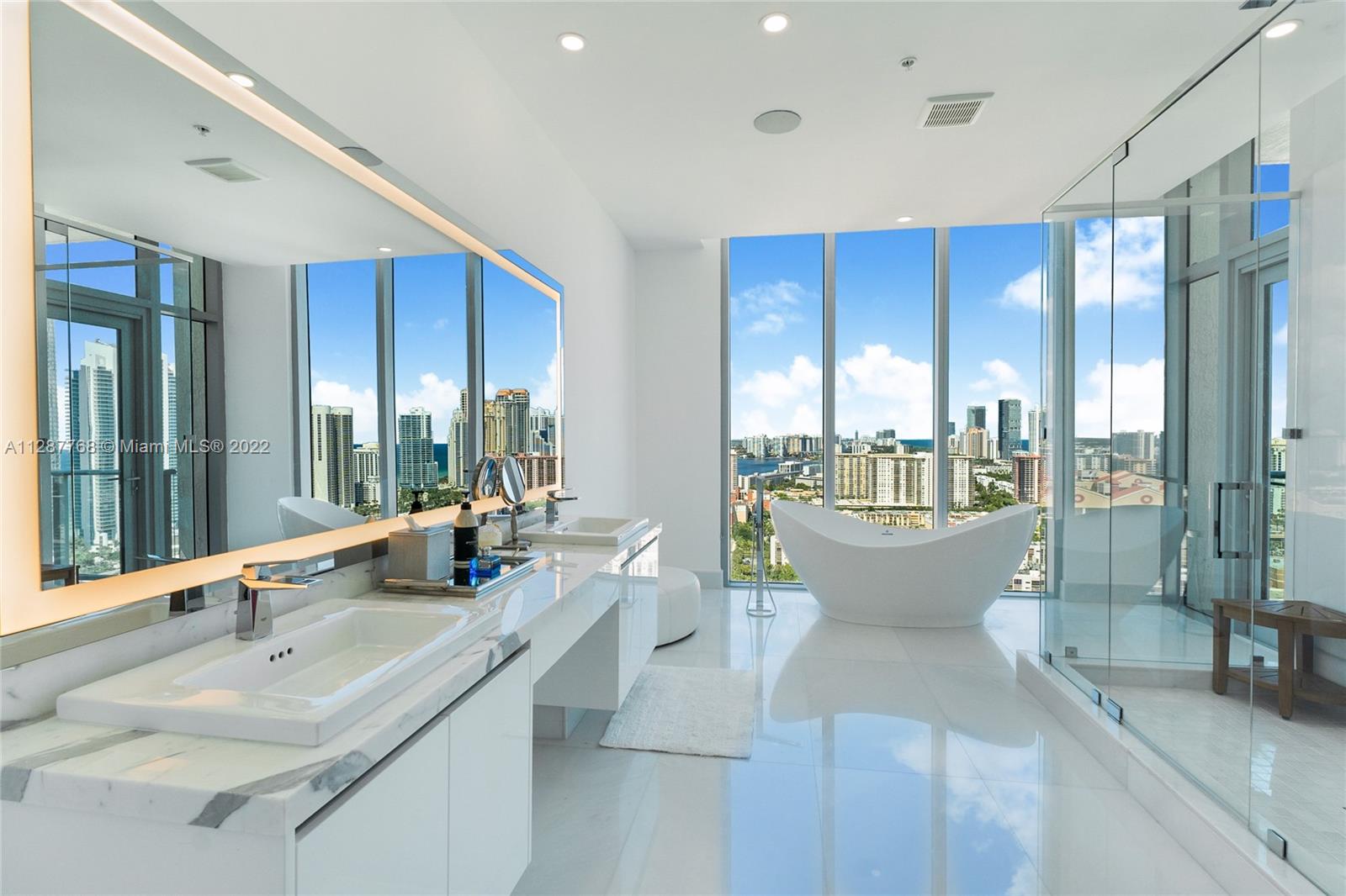 PARQUE TOWERS CONDO - Residential
