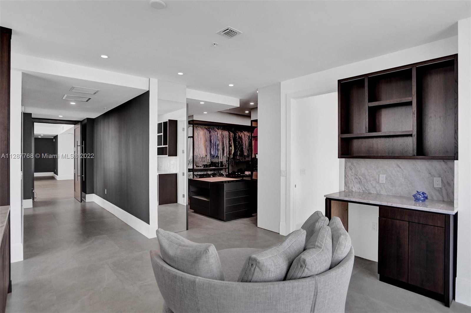 PARQUE TOWERS CONDO - Residential