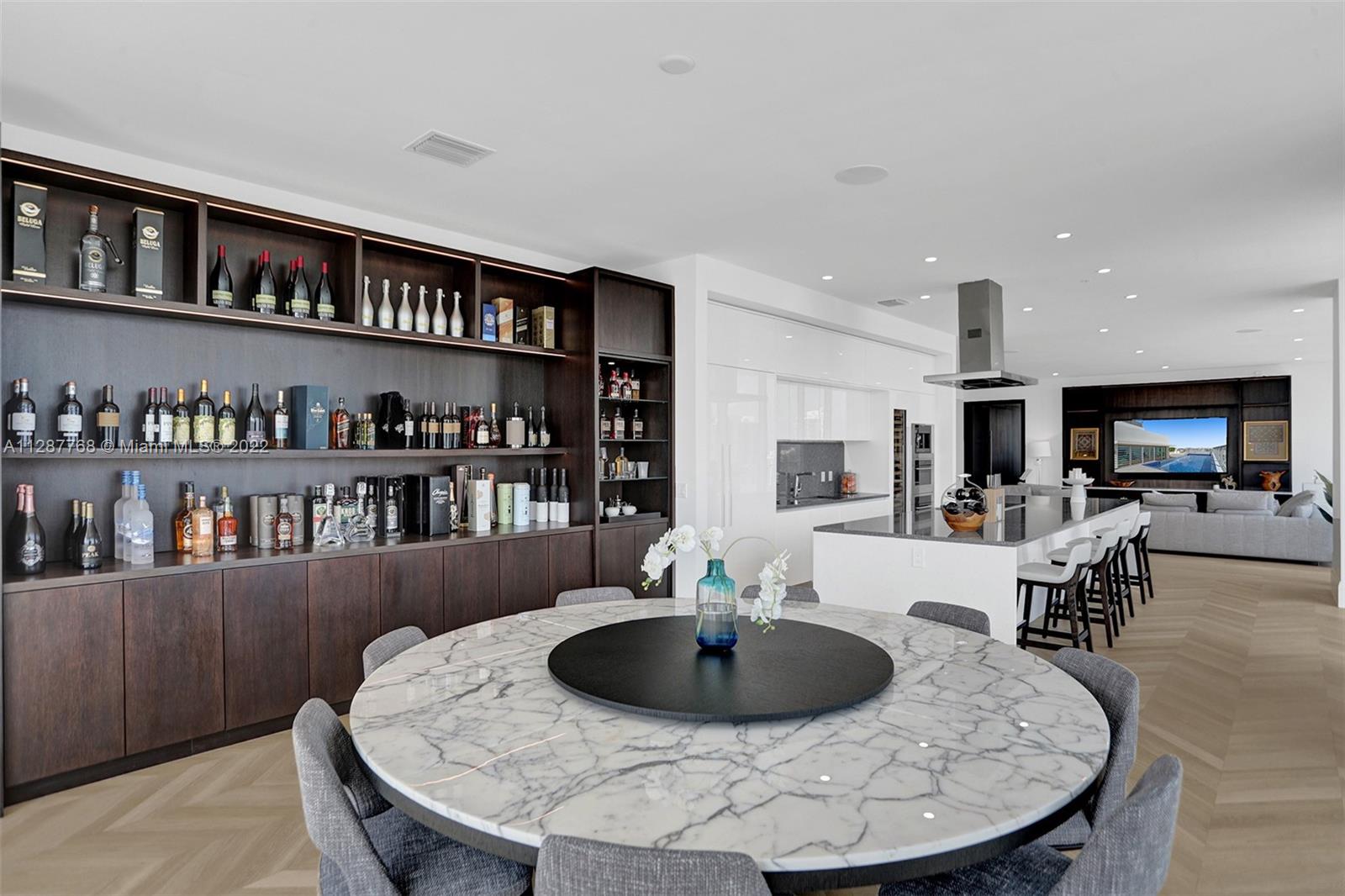 PARQUE TOWERS CONDO - Residential