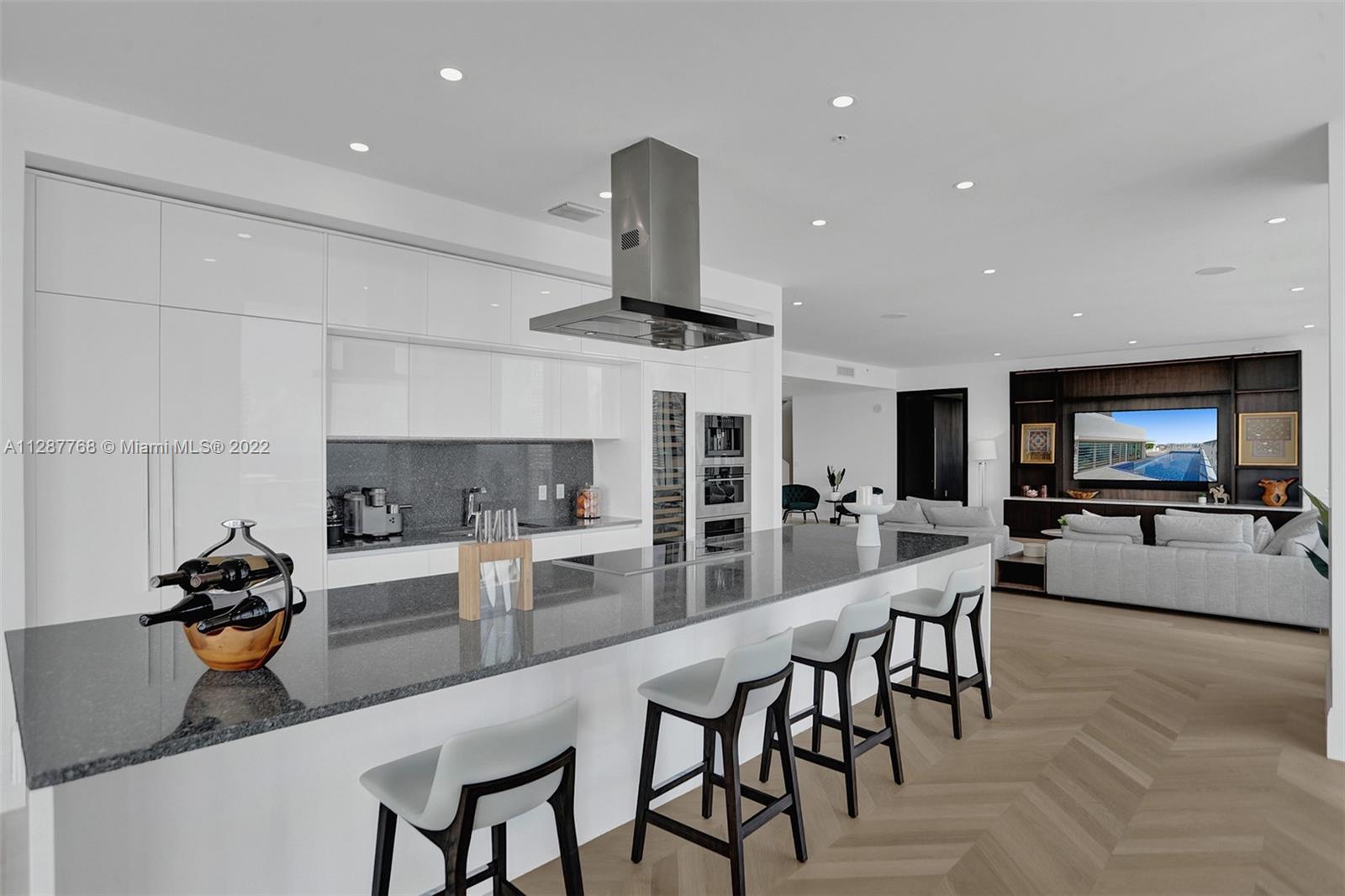 PARQUE TOWERS CONDO - Residential