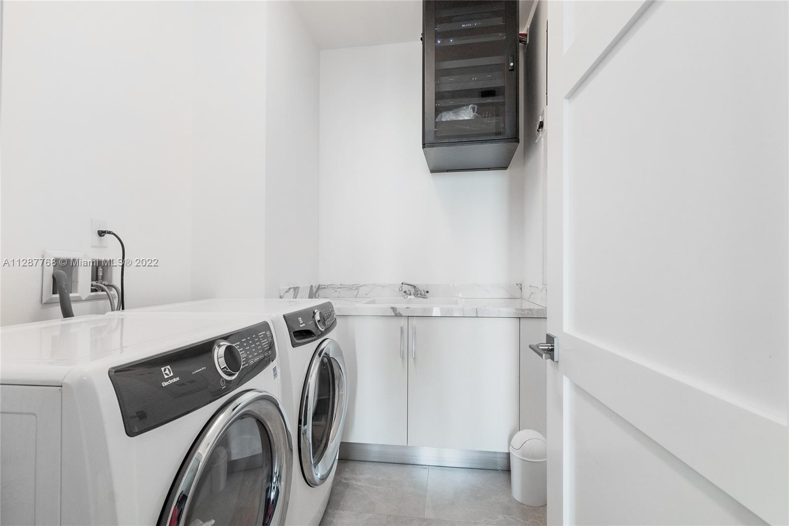 PARQUE TOWERS CONDO - Residential