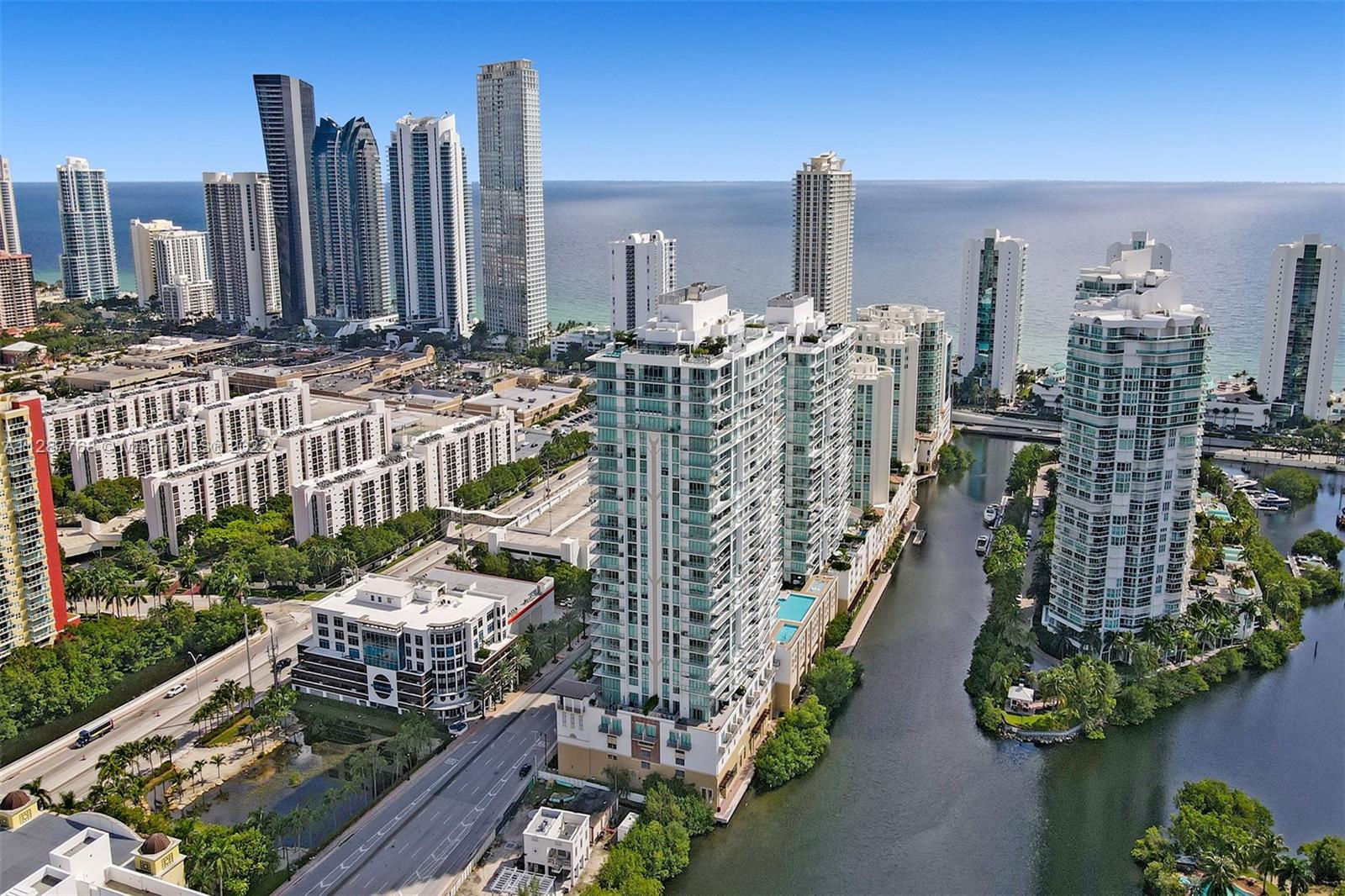 PARQUE TOWERS CONDO - Residential