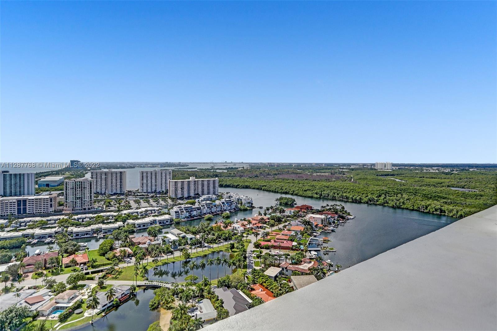 PARQUE TOWERS CONDO - Residential