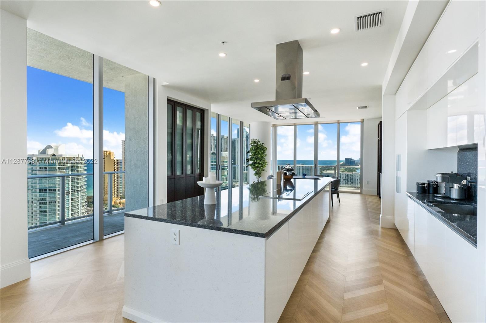 PARQUE TOWERS CONDO - Residential