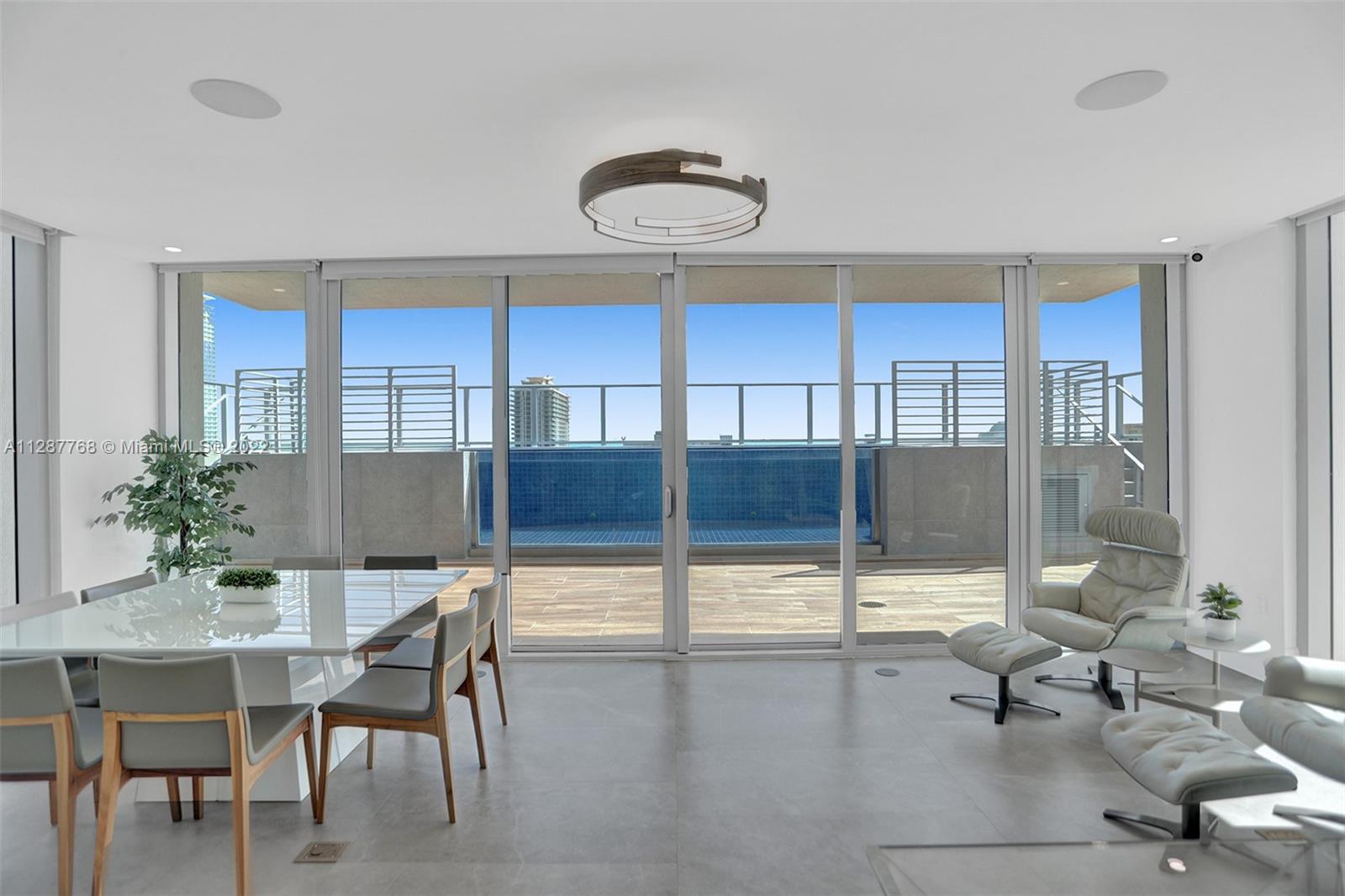 PARQUE TOWERS CONDO - Residential