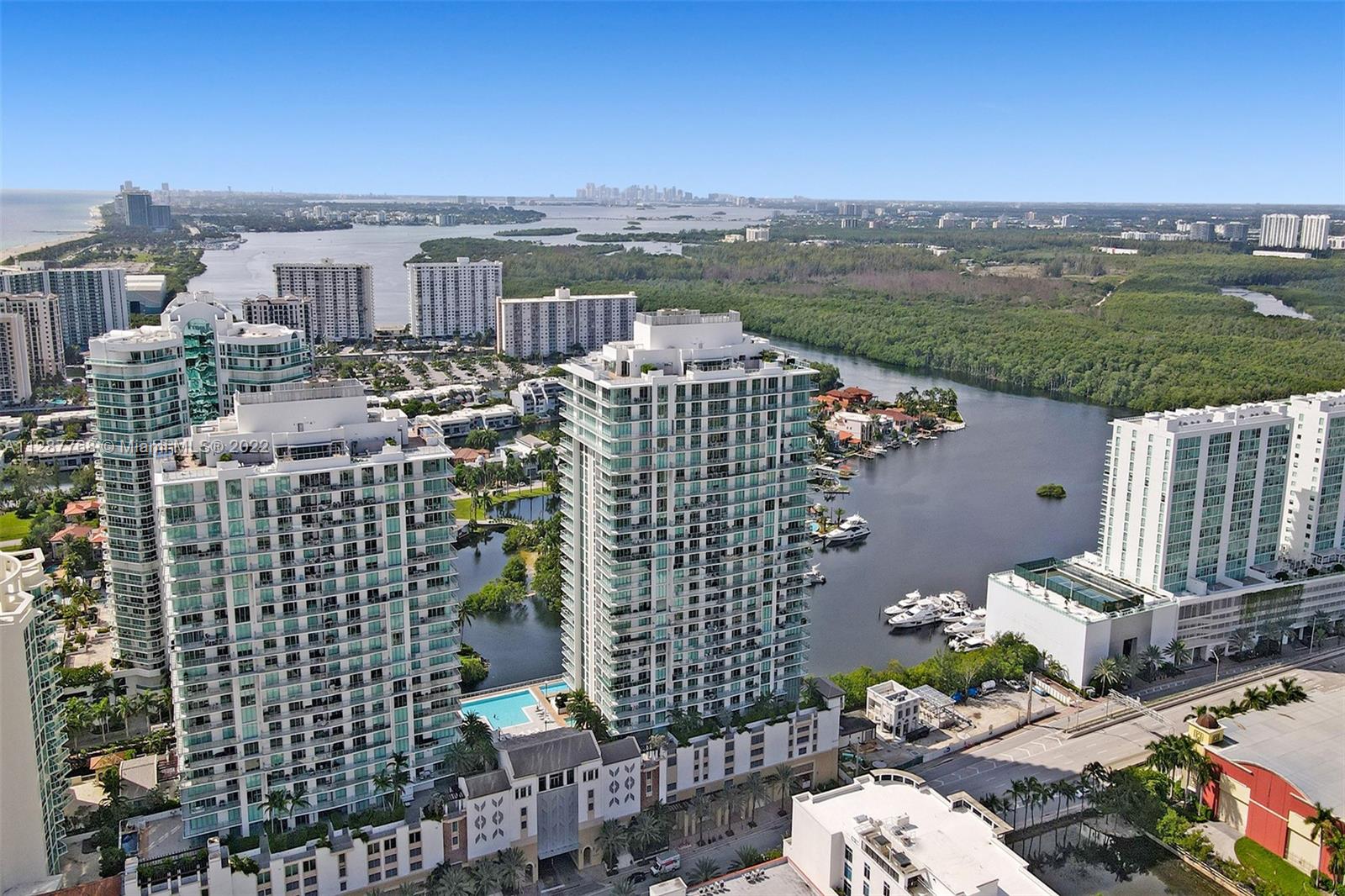 PARQUE TOWERS CONDO - Residential