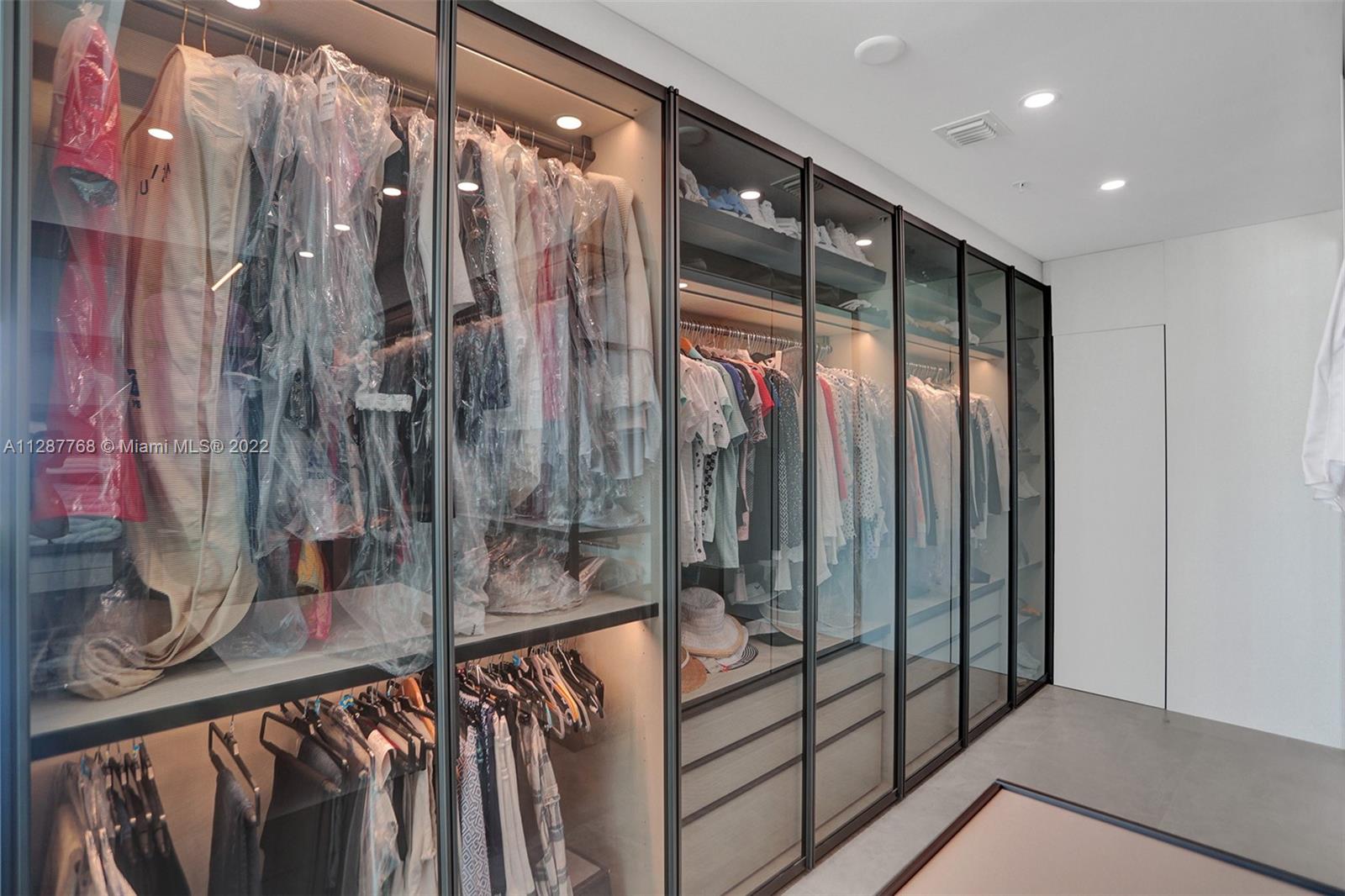 PARQUE TOWERS CONDO - Residential