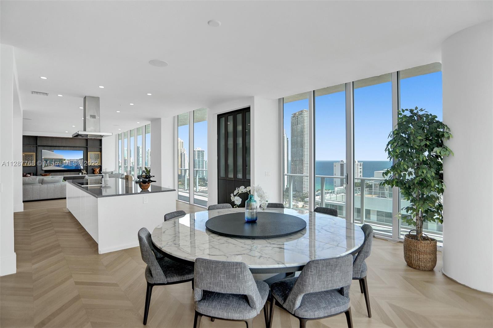 PARQUE TOWERS CONDO - Residential