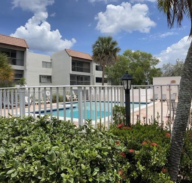 BUILDING FOUR OF RACQUET - Residential